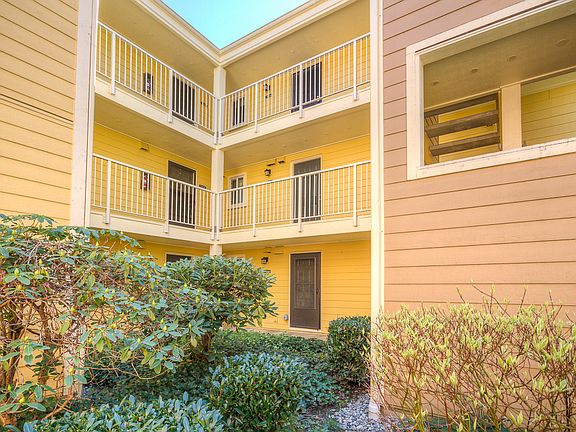 2nd image of 7366 W Lake Sammamish Pkwy NE #2103