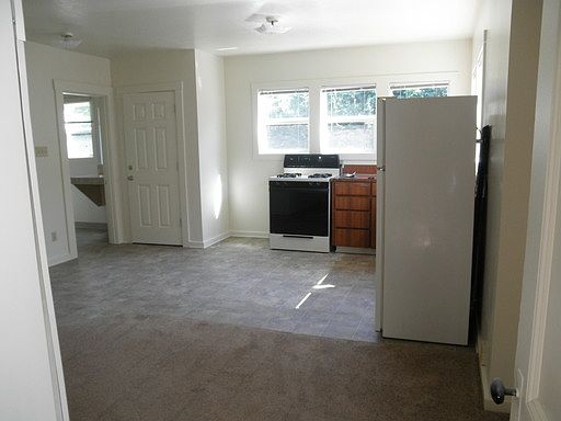5th image of 868 SE Washington St APT 3