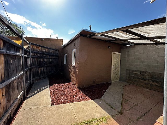 entrance off alley