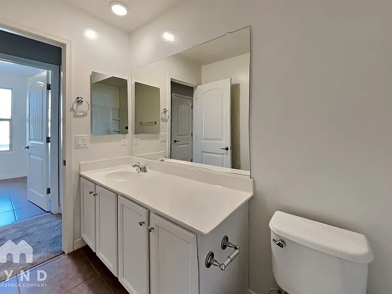 421 N 119th Dr — Photo 12