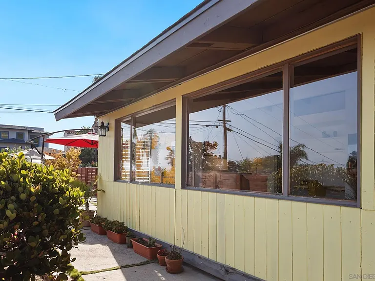 5643 Linda Rosa Ave — Photo 56