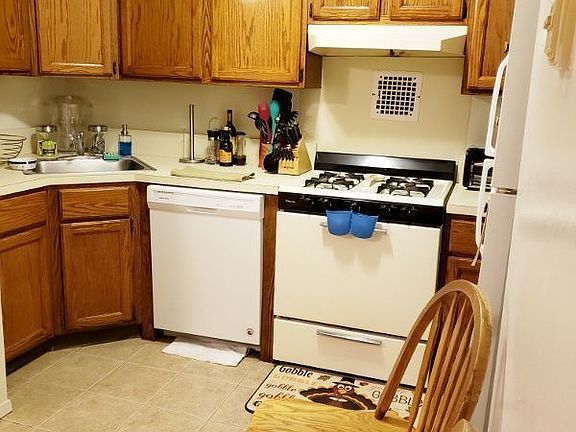 4th image of 2927 24th Ave APT 2C