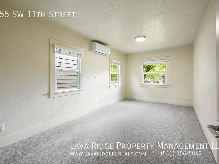 655 SW 11th St — Photo 17