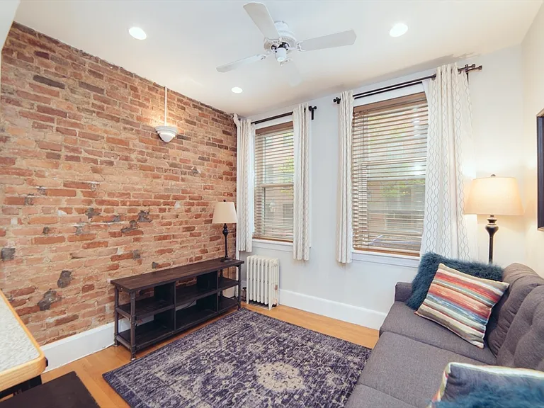 33 Irving St #2 — Photo 2