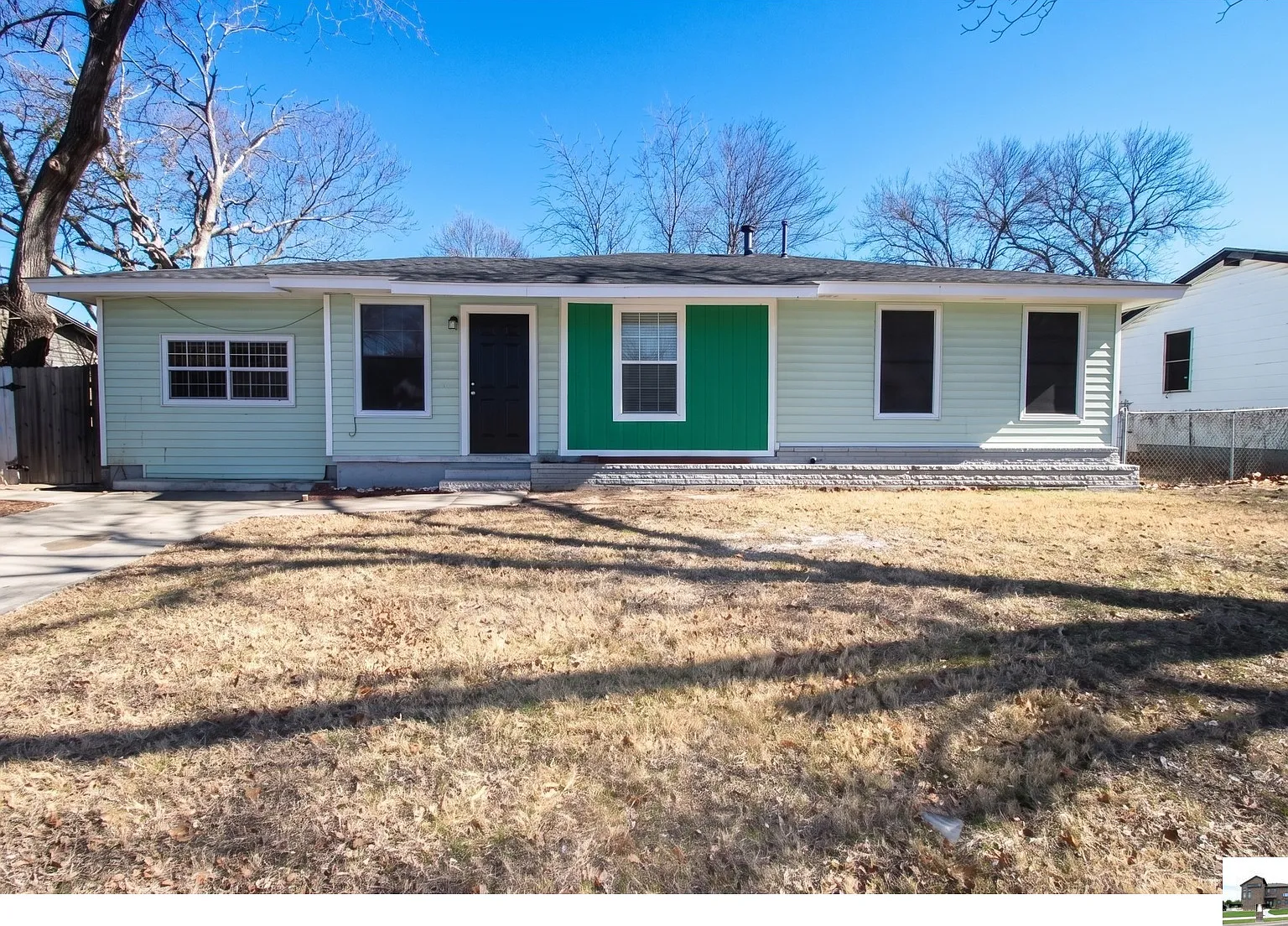 4 bed, 1.0 bath, 1433 sqft, $1,250 — Photo 1