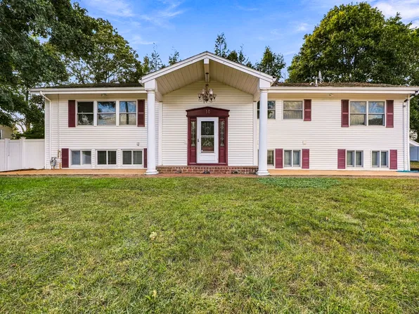 10 Munson St, Hudson, MA 01749
