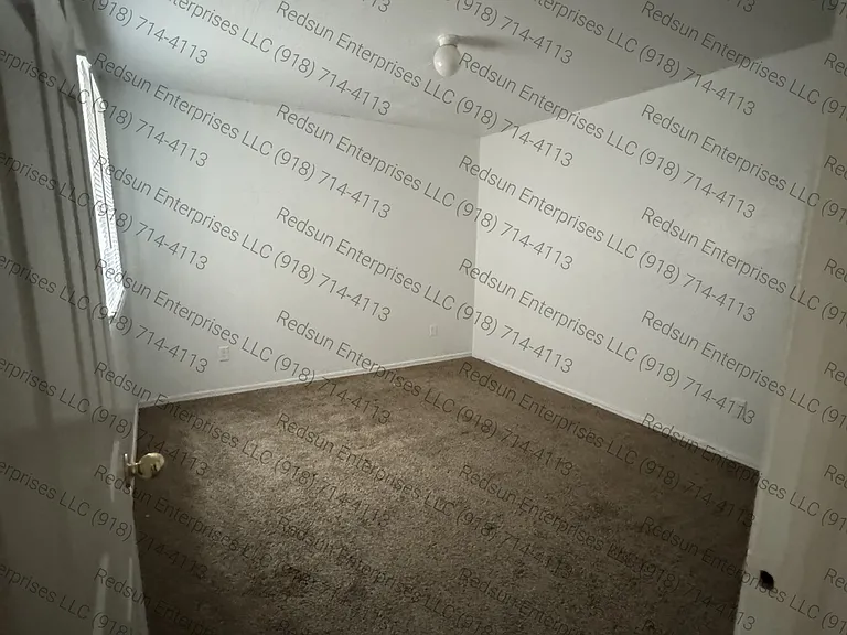 Highlander Apartments — Photo 4