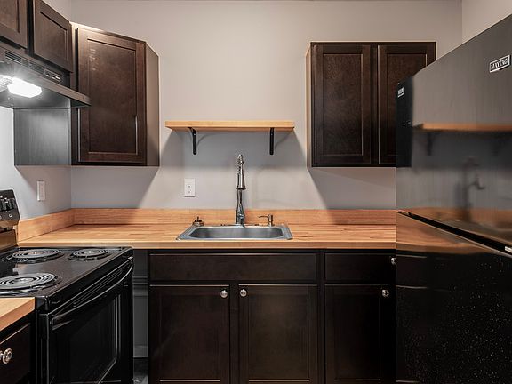 4th image of 2605 Crisnic Ct #2605