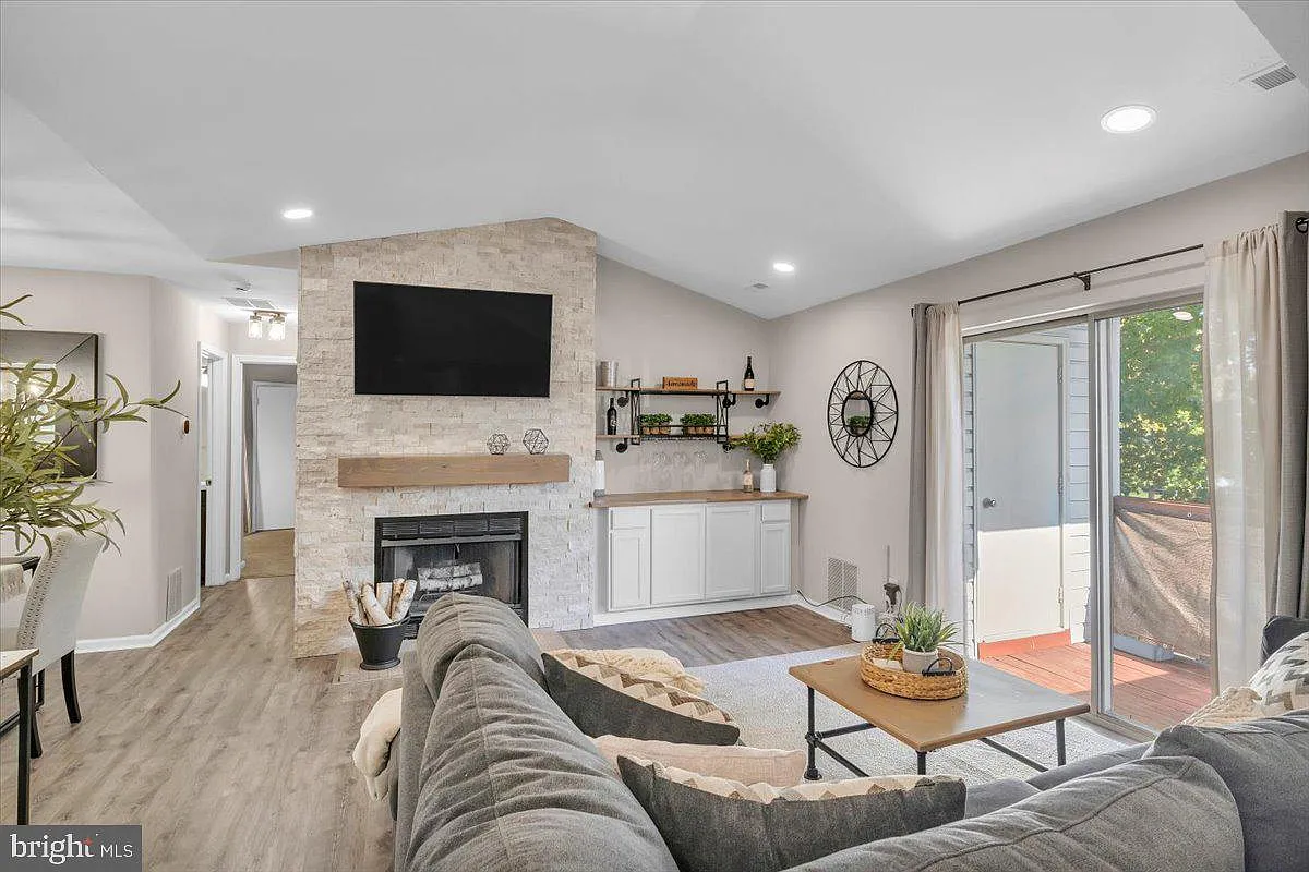 2 bed, 2.0 bath, 1086 sqft, $2,500 — Photo 4