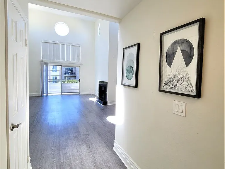 2050 S Bentley Ave — Photo 51
