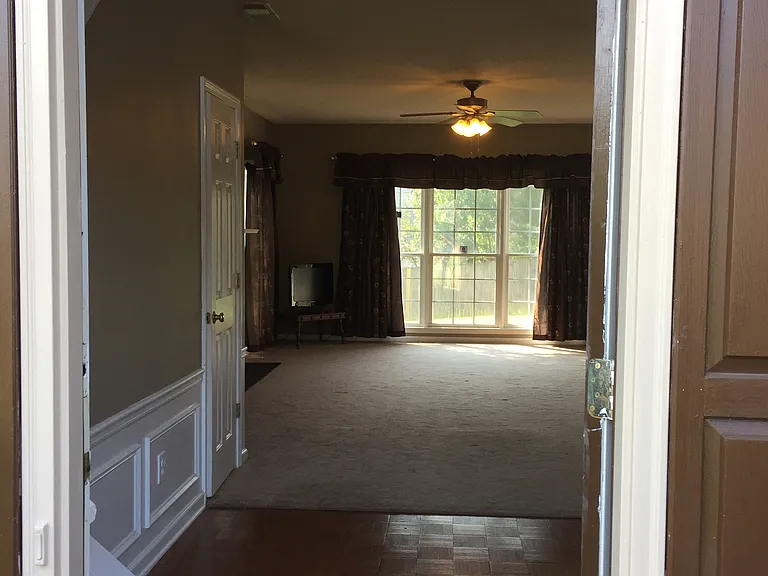 6075 Pattingham Dr — Photo 47