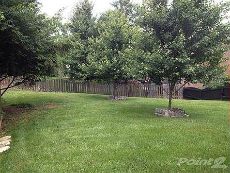 2nd image of 805 Broadmoor Cir