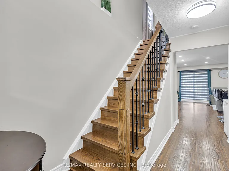 115 Foster Cres #115 — Photo 5