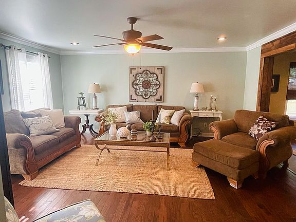 2nd image of 21058 Meadowbrook Dr