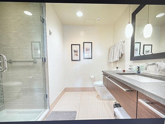 5th image of 820 Blanchard St Unit 1104