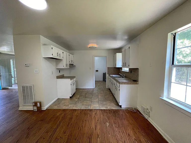 9237 Lost Forest Dr — Photo 6