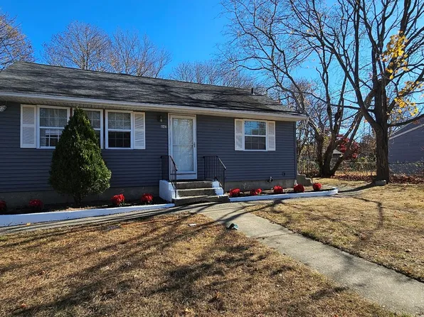 843 Bayview Avenue, Bellport, NY 11713