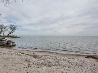 1870 Edgemere Dr, Rochester, NY 14612