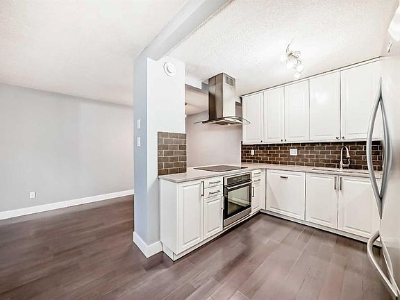 3rd image of 537 W 14th Ave SW #604