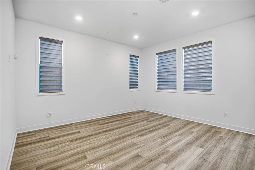 3 bed, 2.5 bath, 1637 sqft, $3,600 — Photo 2