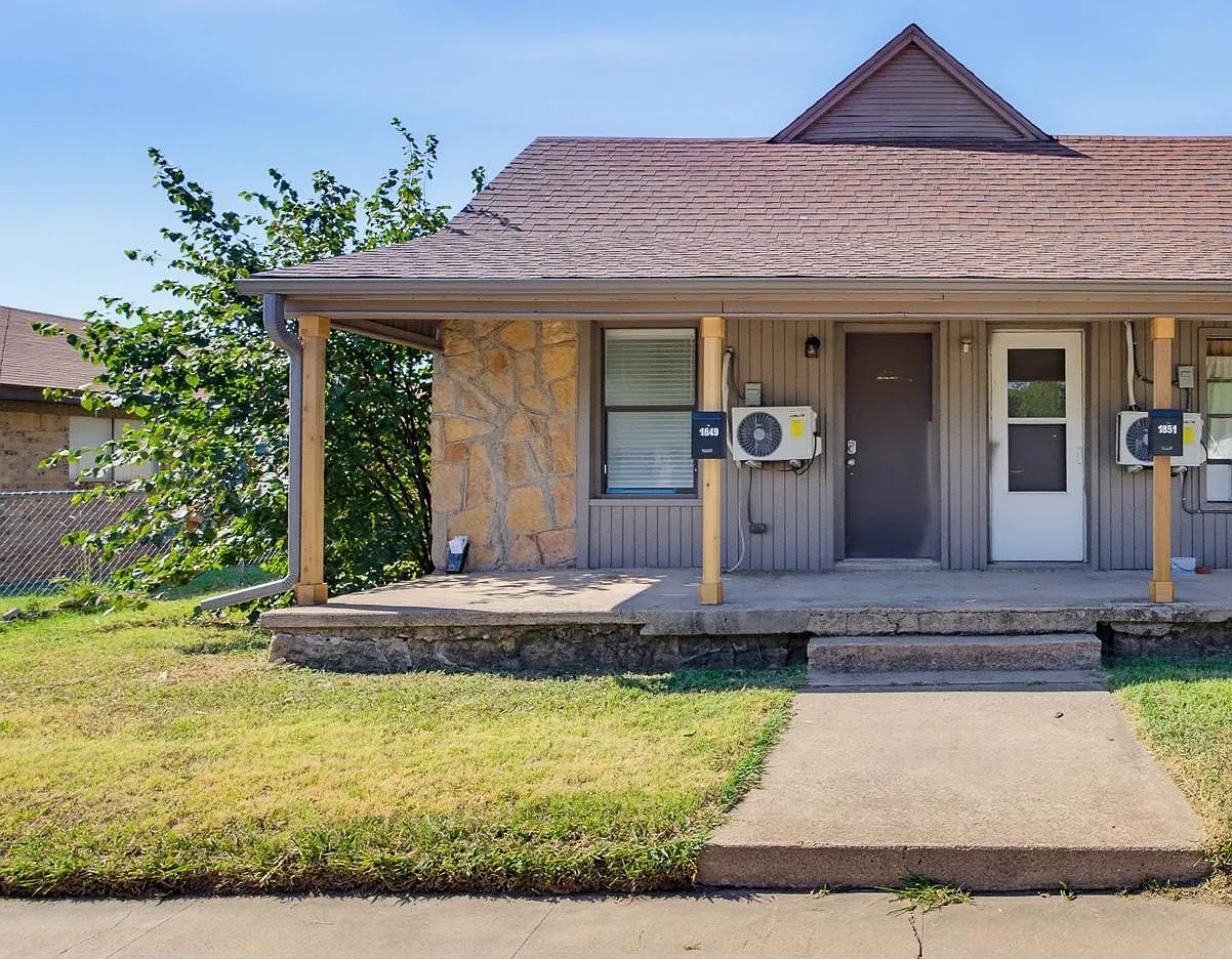 2 bed, 790 sqft, $1,600 — Photo 1
