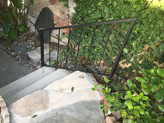 side yard step to rear ho