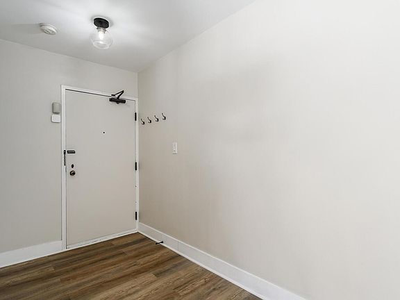 5th image of 30 E Elm St APT 18B