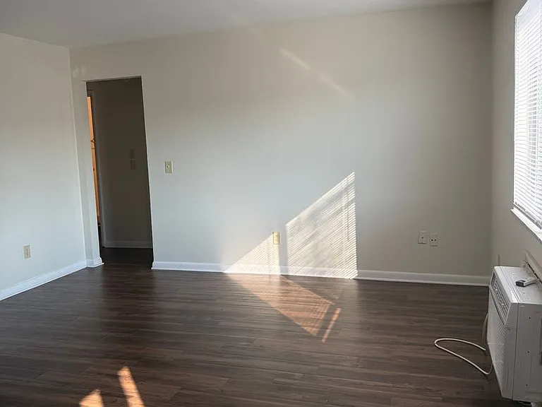 4365 Parkway Dr — Photo 3