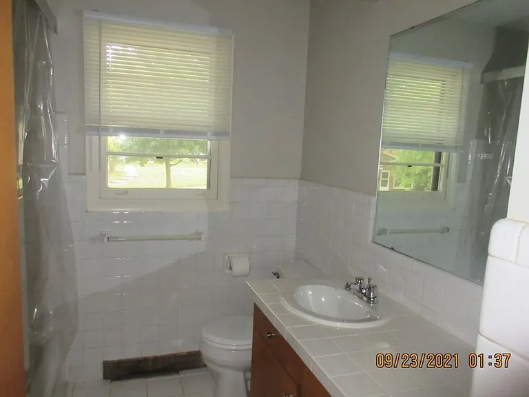 1651-1655 Diamond NE — Photo 3