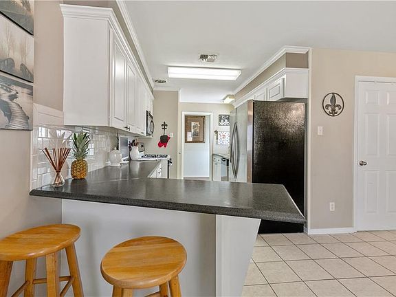 5th image of 4417 Ashland St