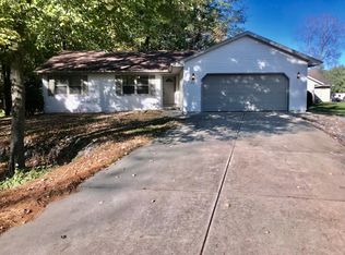 1720 Ives Ln, Suamico, WI 54173