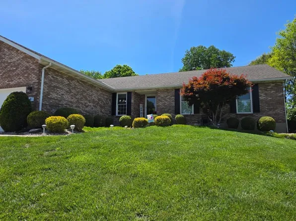 13 Carousel Cir, Fairfield, OH 45014