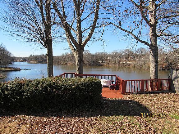 4th image of 10 Ovington Dr