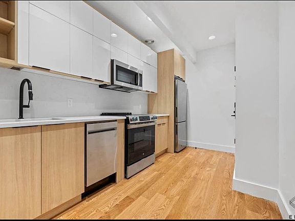 2nd image of 807 Washington Ave #2