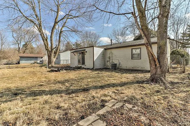 1512 Kings Way — Photo 8