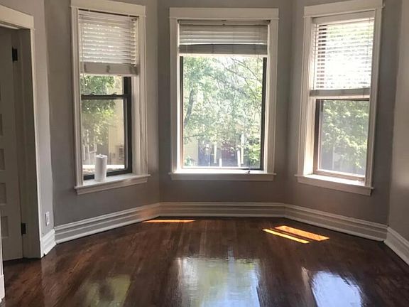 3rd image of 1626 N Rockwell St #43vkbpynd