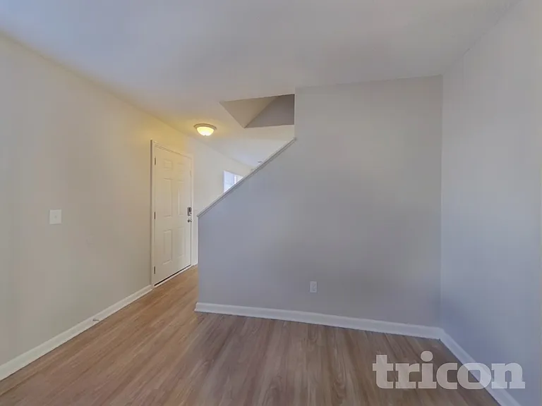 521 Halleck Ln — Photo 16