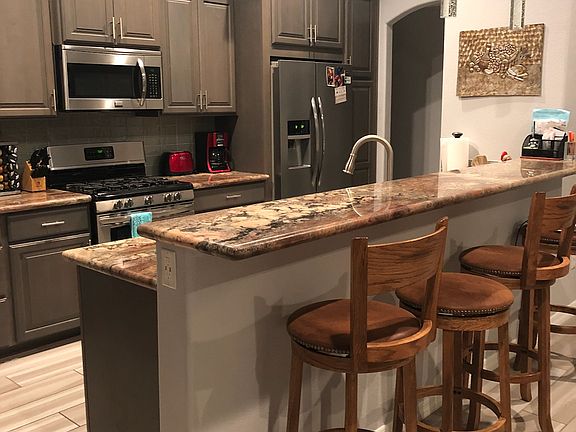 5th image of 2102 E Valor Dr