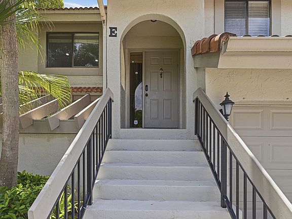 3rd image of 5530 Coach House Cir