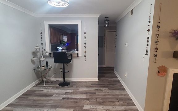 5th image of 323 Gill Ln