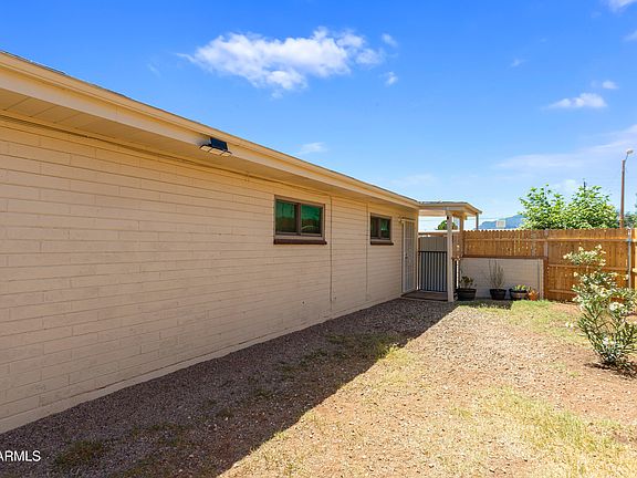3rd image of 301 W BUSBY Drive