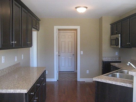 5th image of 62 Poston Ct