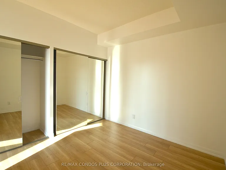 18 Beverley St #801 — Photo 13