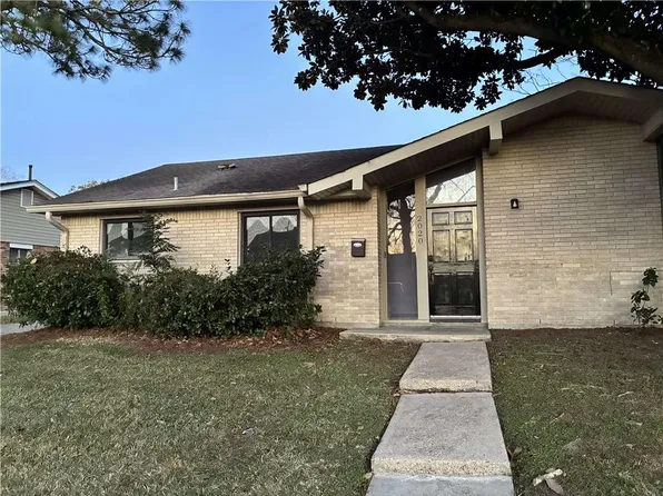 2020 Mediamolle Dr, New Orleans, LA 70114