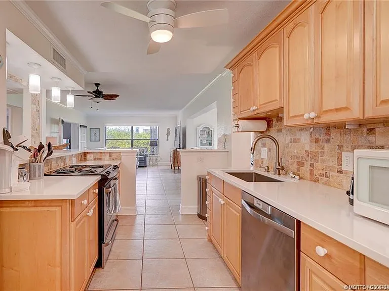 1289 NE Ocean Blvd #5 — Photo 14