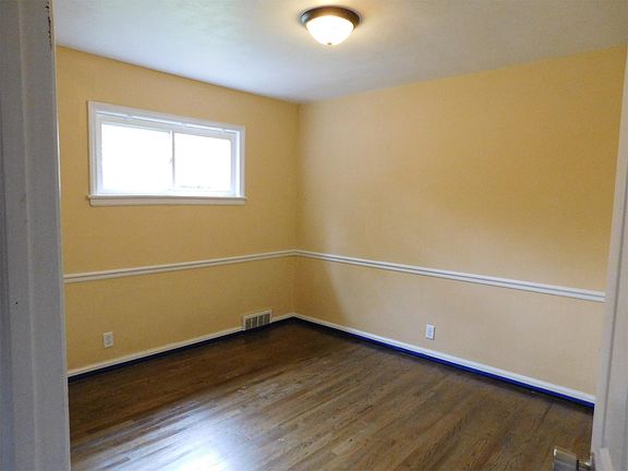 5th image of 834 Huey St
