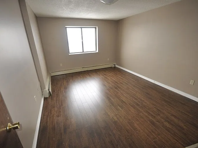 1016 Arthur St — Photo 3