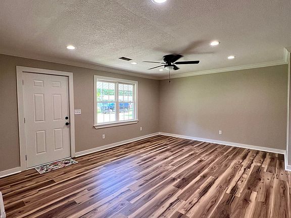 3rd image of 122 Holiday Terrace St