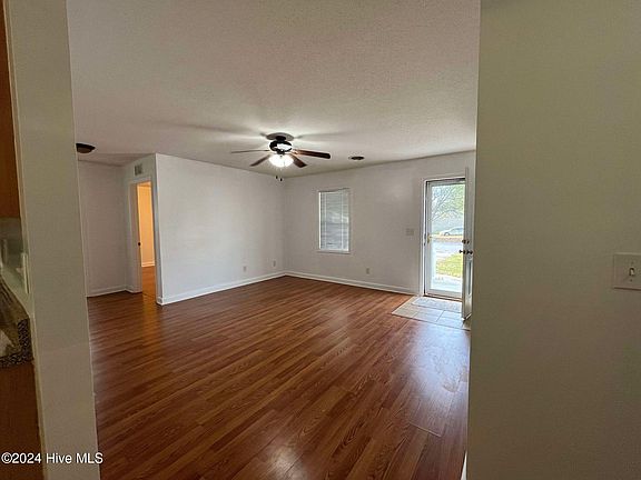4th image of 710 Vanderbilt Lane