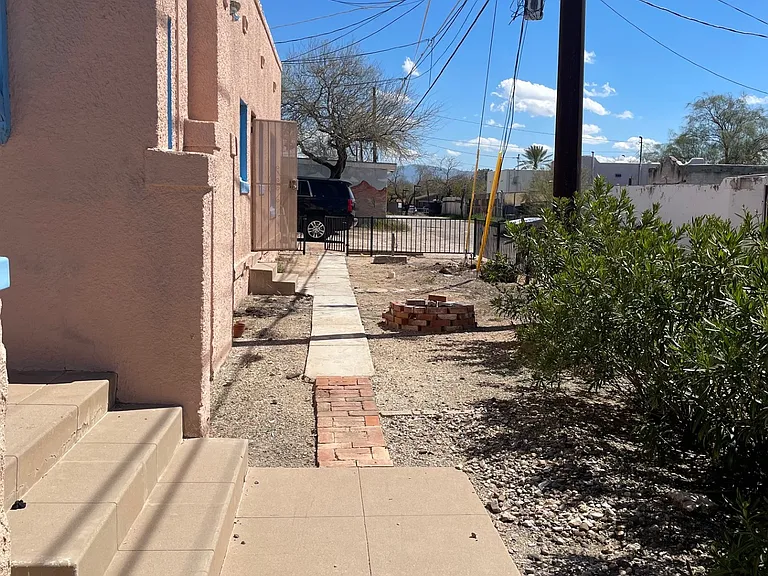 334 N Vine Ave — Photo 11